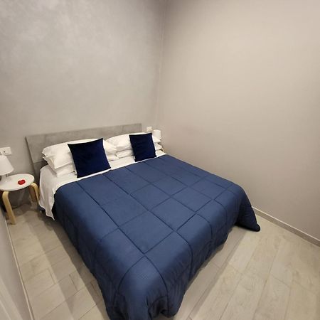Casa Vacanze Manthy Posizione Centrale Bari Bagian luar foto