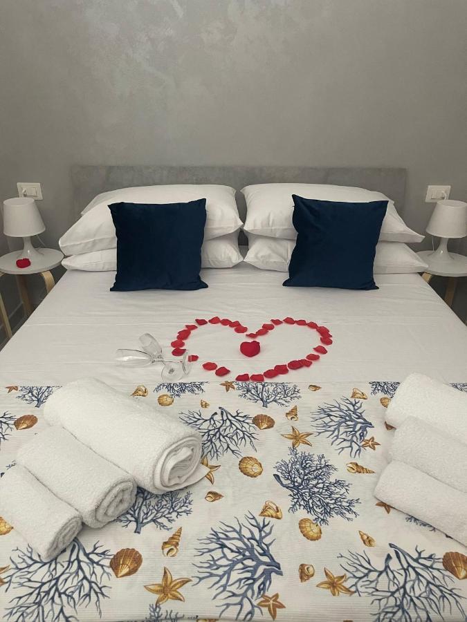 Casa Vacanze Manthy Posizione Centrale Bari Bagian luar foto