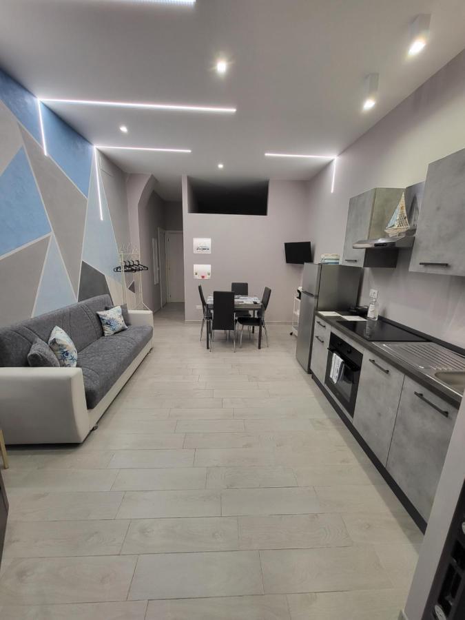 Casa Vacanze Manthy Posizione Centrale Bari Bagian luar foto