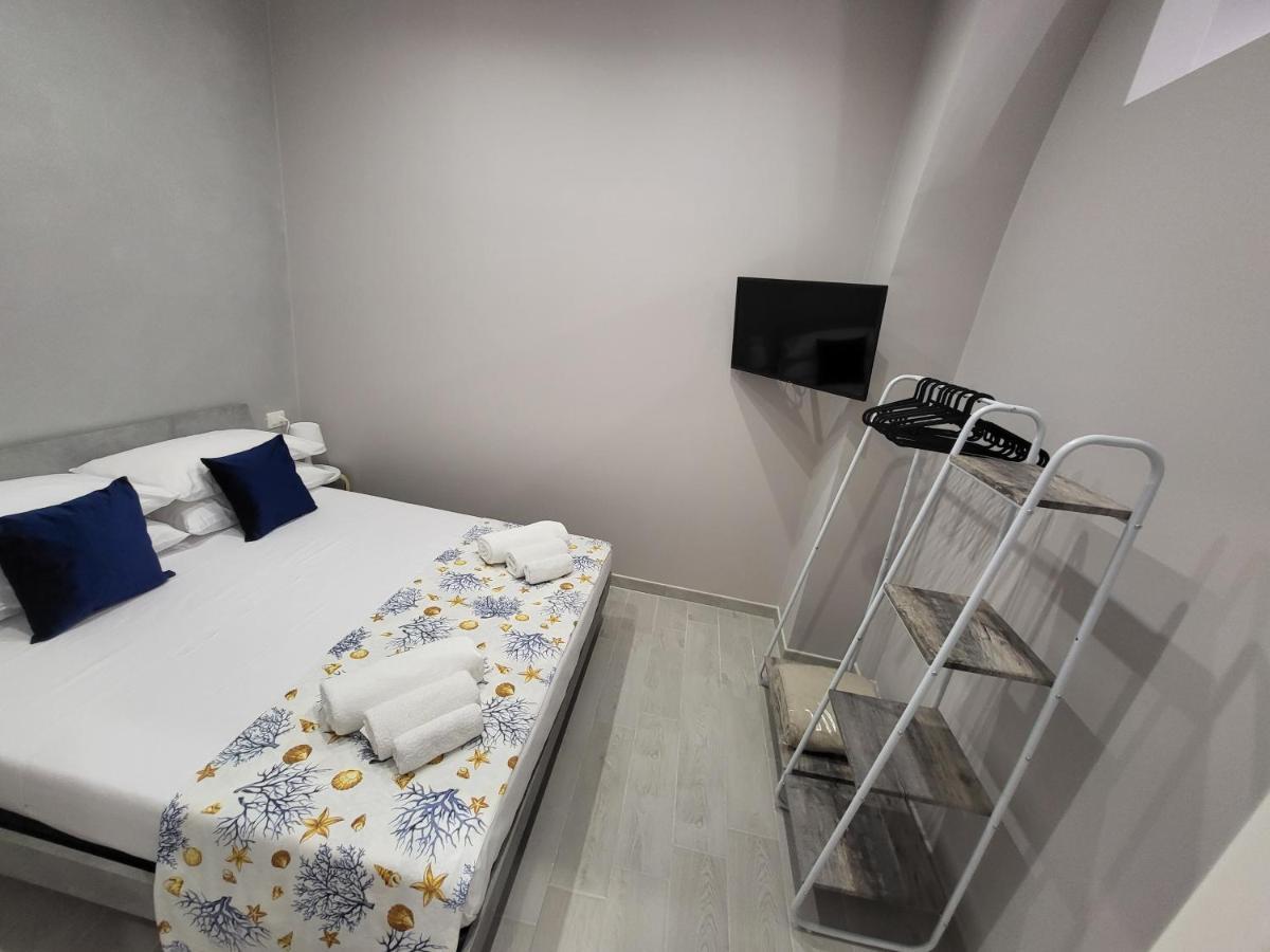 Casa Vacanze Manthy Posizione Centrale Bari Bagian luar foto