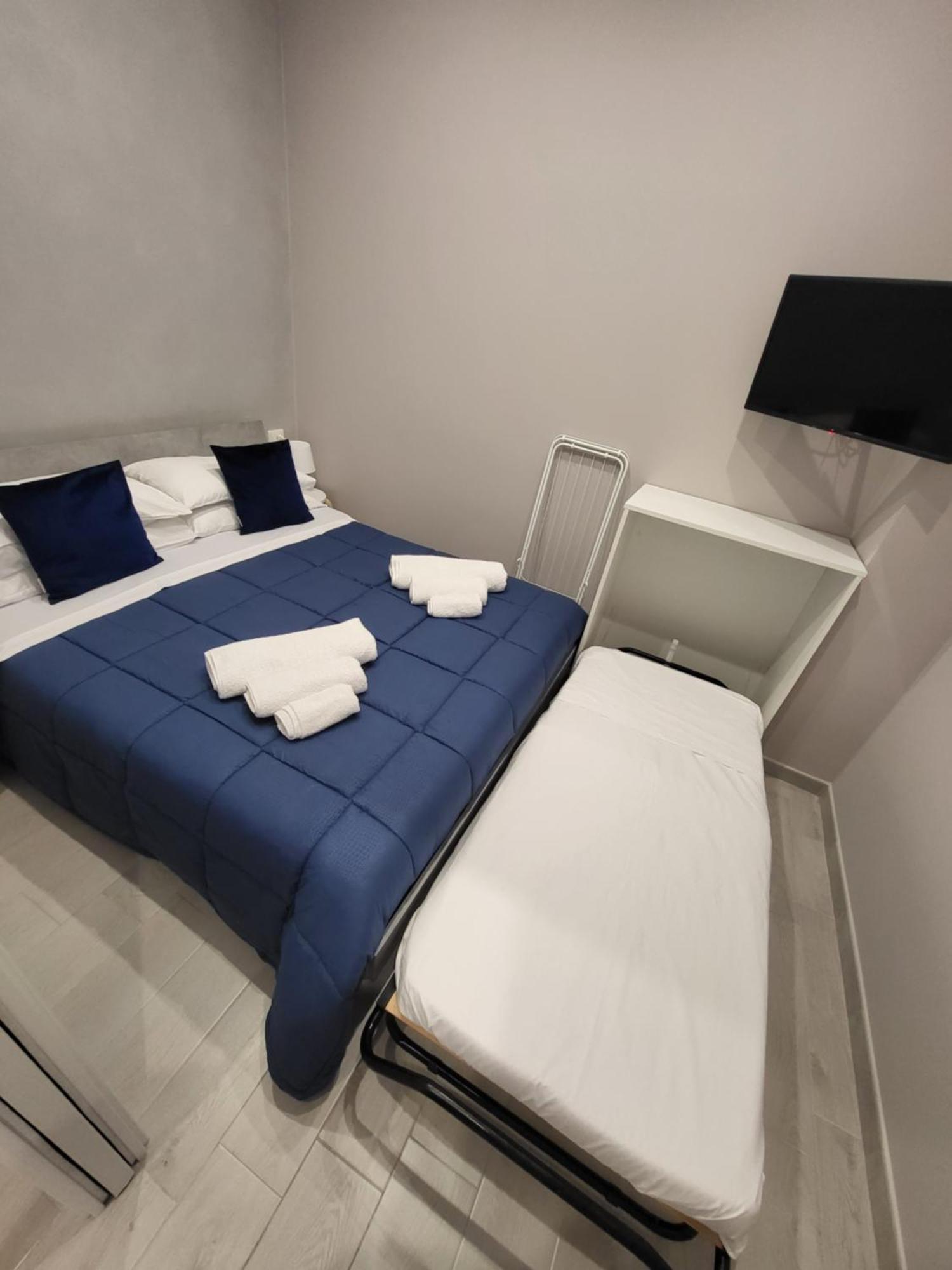 Casa Vacanze Manthy Posizione Centrale Bari Bagian luar foto