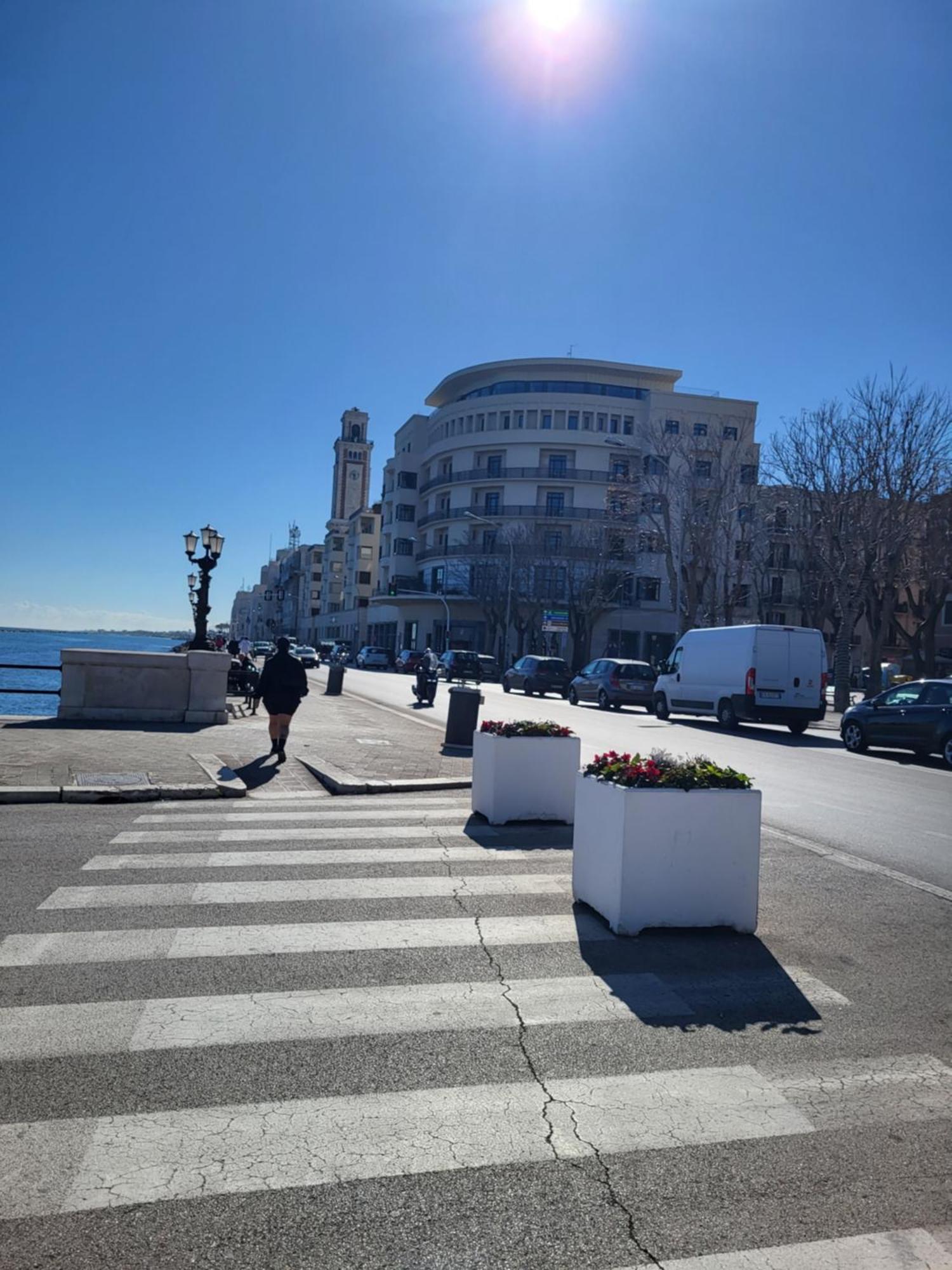 Casa Vacanze Manthy Posizione Centrale Bari Bagian luar foto
