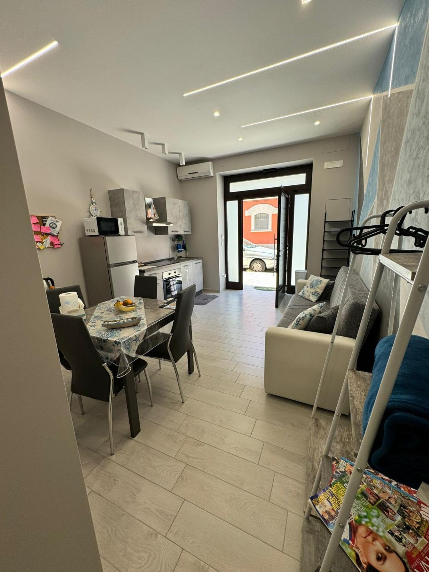 Casa Vacanze Manthy Posizione Centrale Bari Bagian luar foto