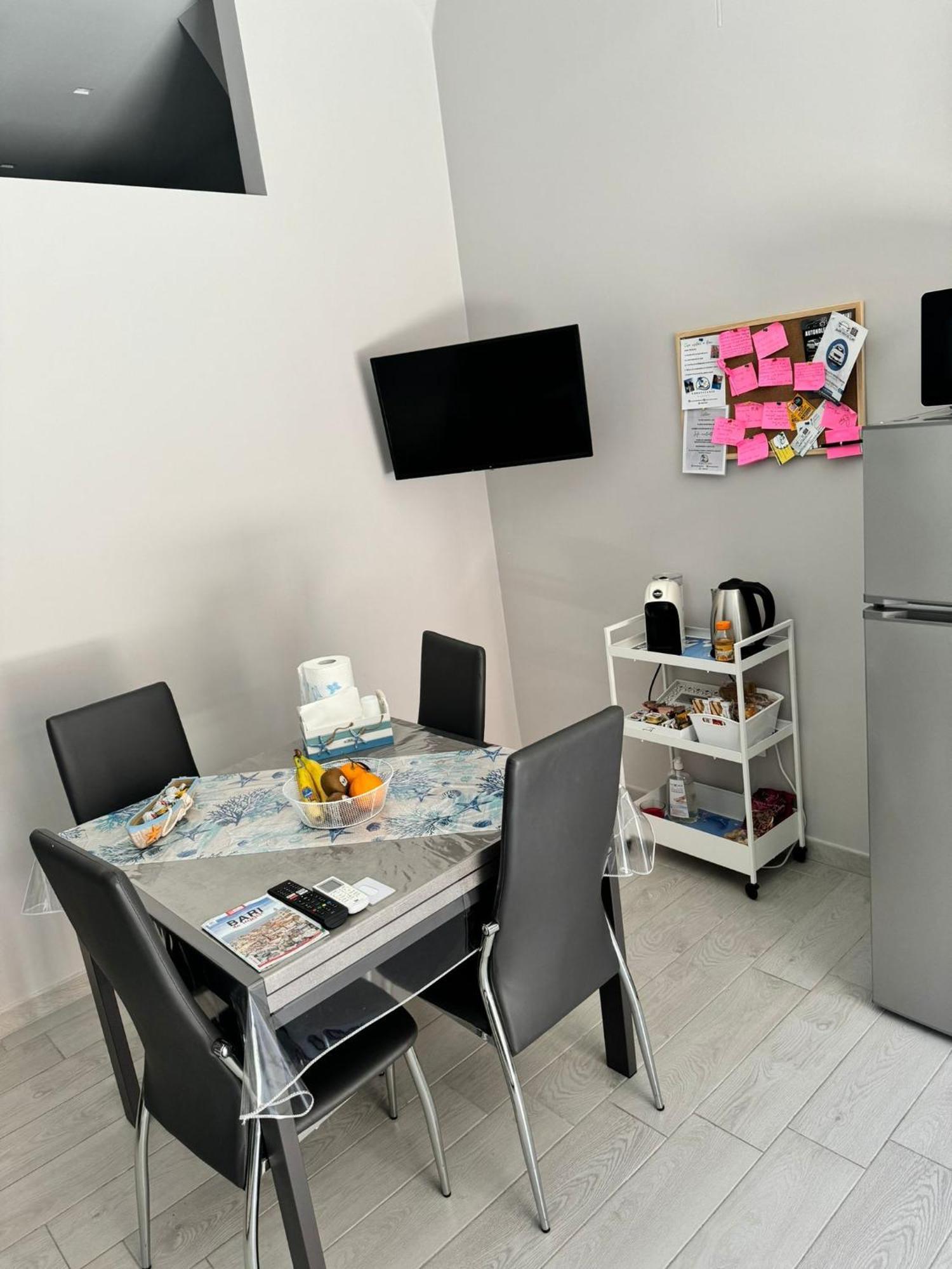 Casa Vacanze Manthy Posizione Centrale Bari Bagian luar foto