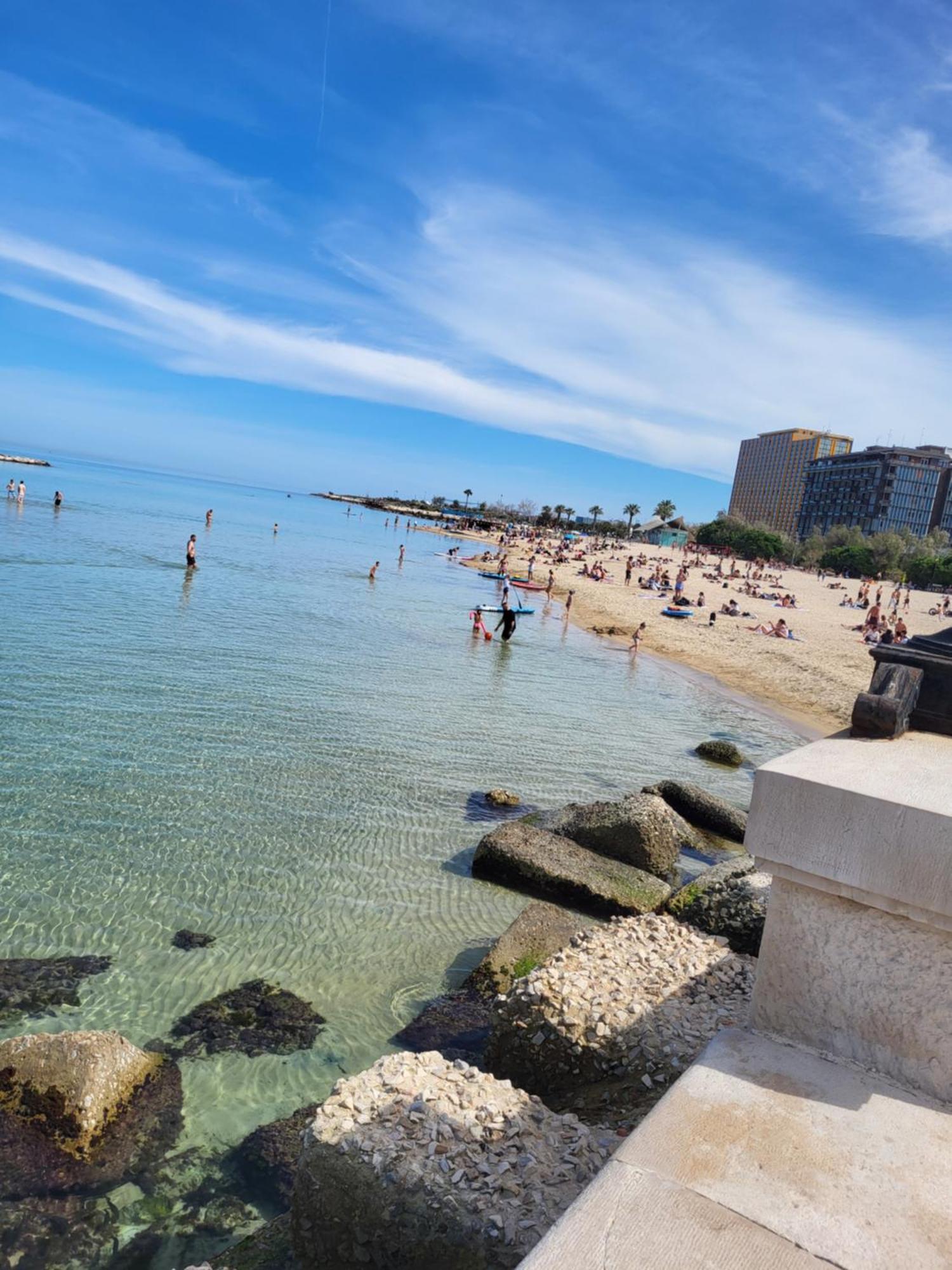 Casa Vacanze Manthy Posizione Centrale Bari Bagian luar foto