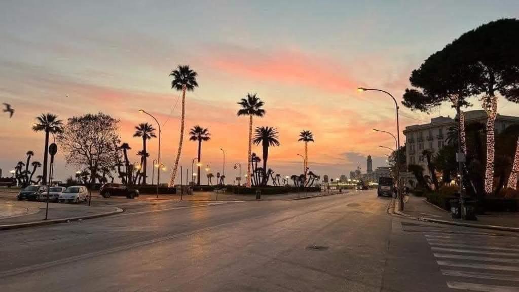 Casa Vacanze Manthy Posizione Centrale Bari Bagian luar foto