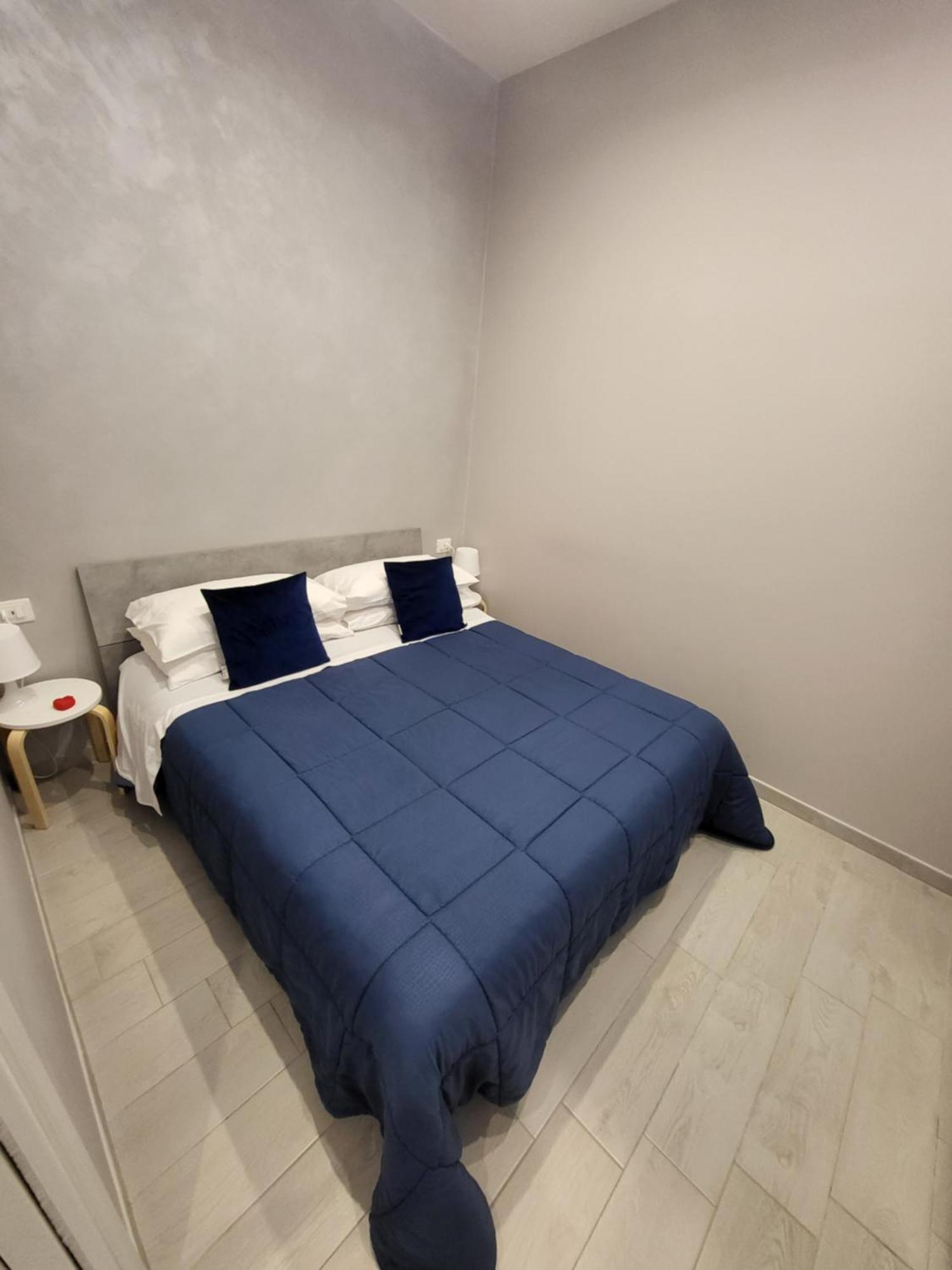 Casa Vacanze Manthy Posizione Centrale Bari Bagian luar foto