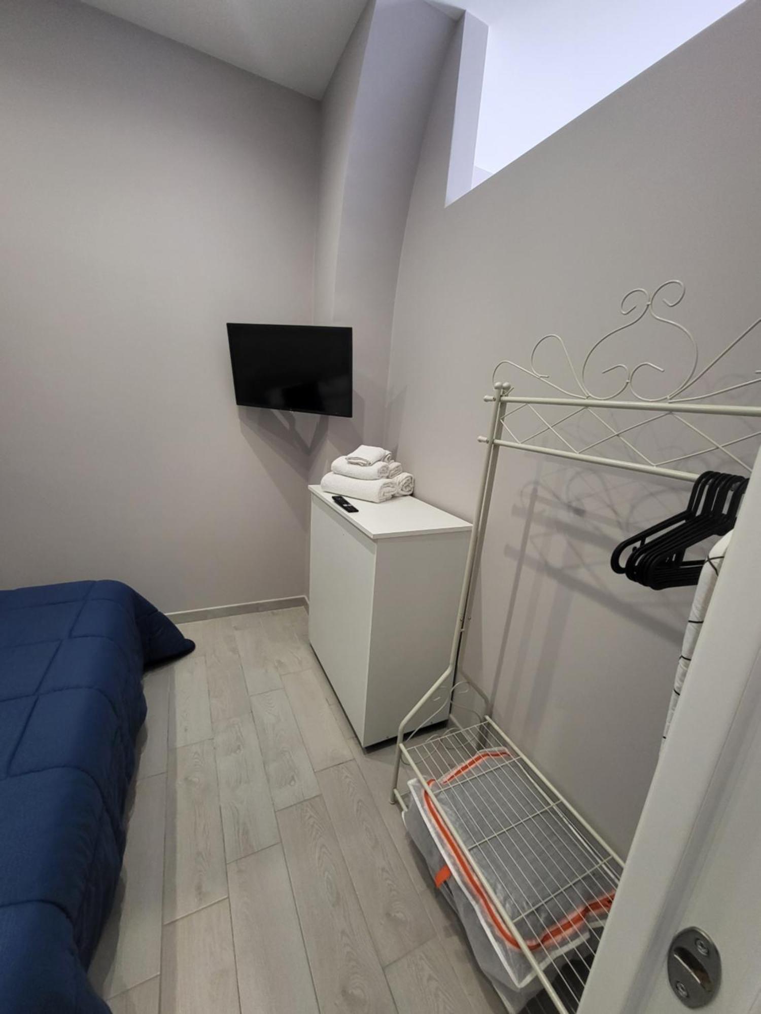 Casa Vacanze Manthy Posizione Centrale Bari Bagian luar foto