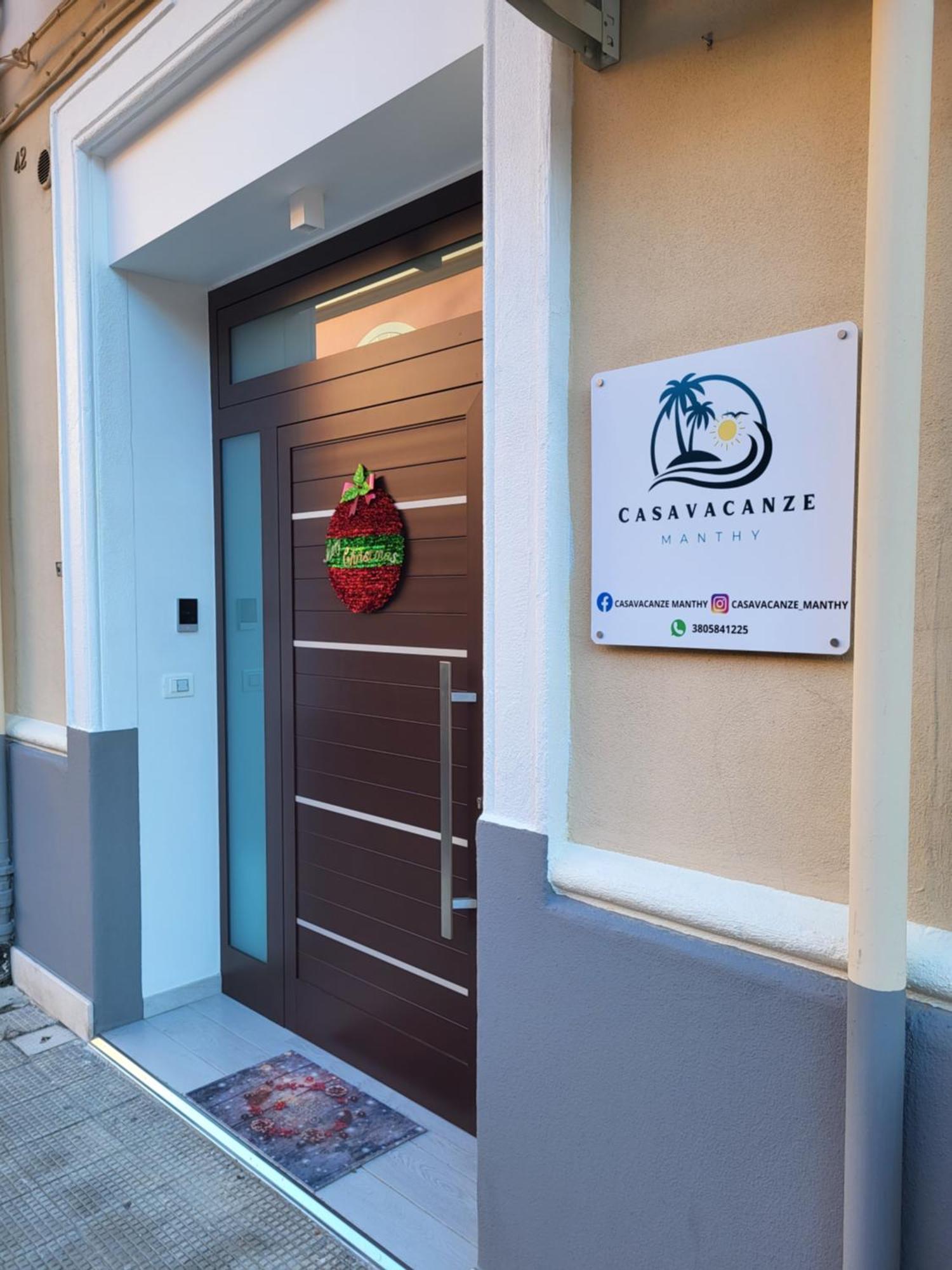 Casa Vacanze Manthy Posizione Centrale Bari Bagian luar foto