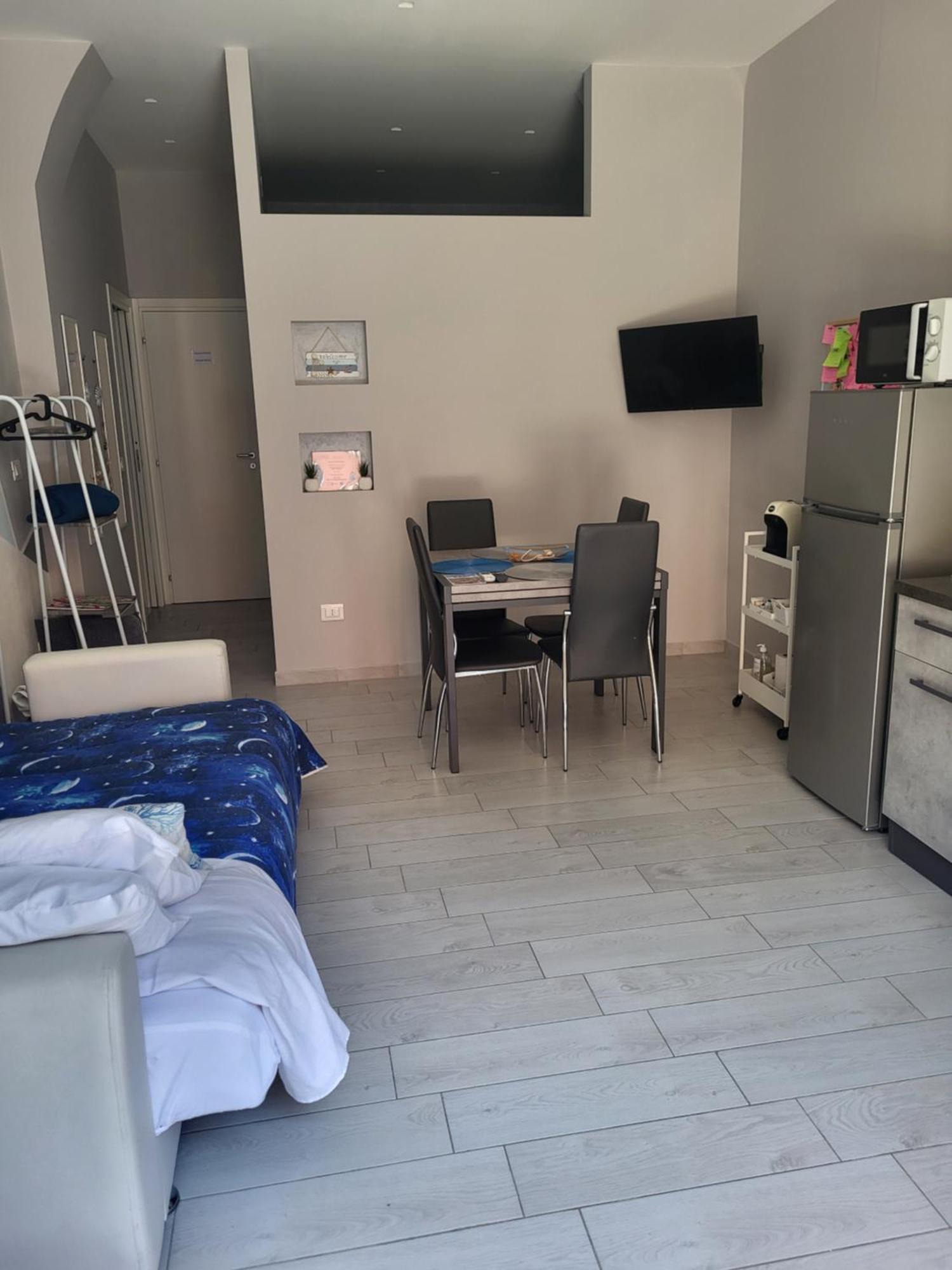 Casa Vacanze Manthy Posizione Centrale Bari Bagian luar foto