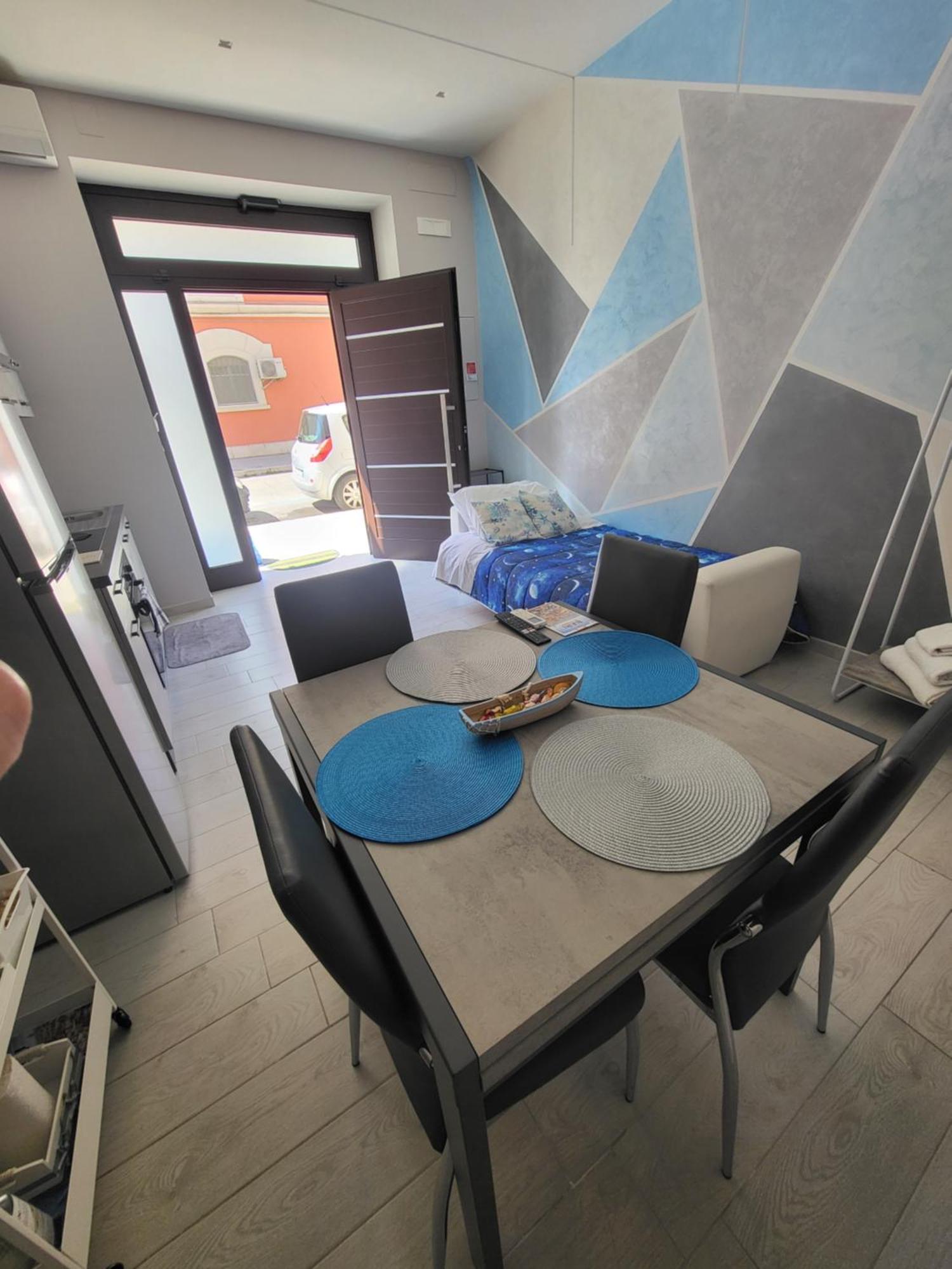 Casa Vacanze Manthy Posizione Centrale Bari Bagian luar foto